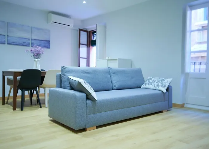Pretty Town Hall Apartment